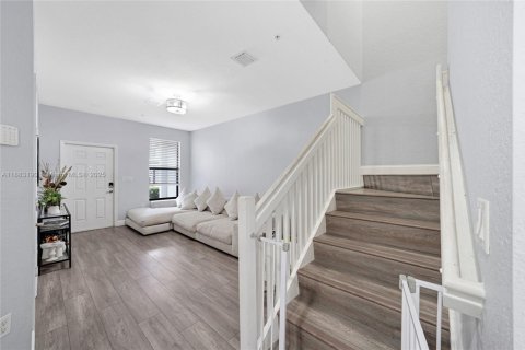 Townhouse in Pembroke Pines, Florida 4 bedrooms, 147.44 sq.m. № 1931547 - photo 17