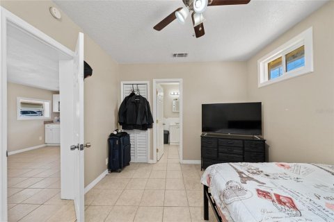 House in Kissimmee, Florida 4 bedrooms, 181.35 sq.m. № 2202280 - photo 25