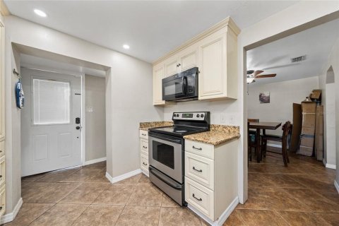 House in Kissimmee, Florida 4 bedrooms, 181.35 sq.m. № 2202280 - photo 13