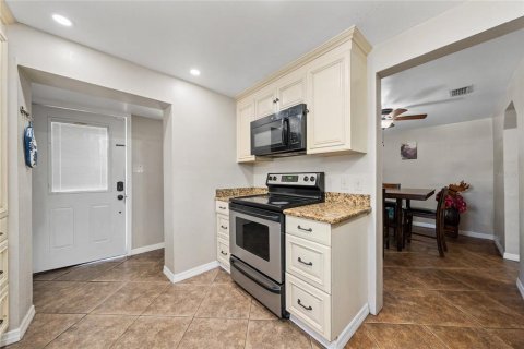 House in Kissimmee, Florida 4 bedrooms, 181.35 sq.m. № 2202280 - photo 12