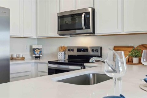 Townhouse in Wildwood, Florida 3 bedrooms, 136.01 sq.m. № 1658486 - photo 5