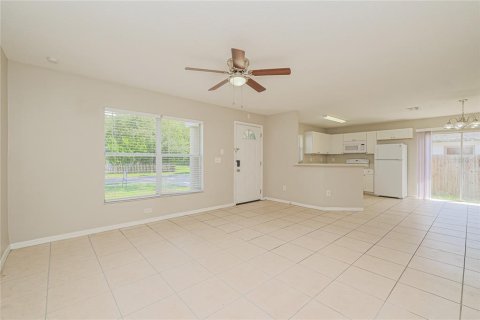House in Tampa, Florida 3 bedrooms, 111.48 sq.m. № 1913498 - photo 3