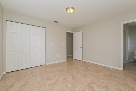 House in Tampa, Florida 3 bedrooms, 111.48 sq.m. № 1913498 - photo 8