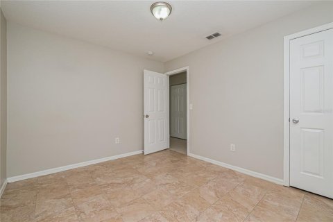 House in Tampa, Florida 3 bedrooms, 111.48 sq.m. № 1913498 - photo 13
