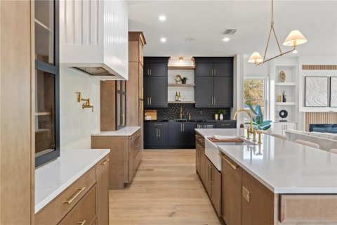 House in Tampa, Florida 6 bedrooms, 367.89 sq.m. № 1542821 - photo 6