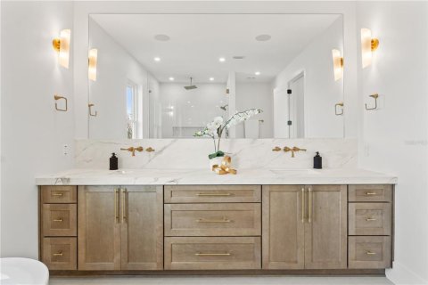 House in Tampa, Florida 6 bedrooms, 367.89 sq.m. № 1542821 - photo 19