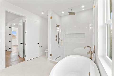 House in Tampa, Florida 6 bedrooms, 367.89 sq.m. № 1542821 - photo 20
