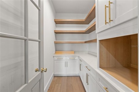 House in Tampa, Florida 6 bedrooms, 367.89 sq.m. № 1542821 - photo 8