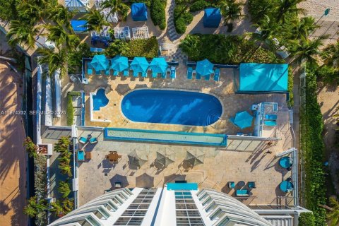 Condo in Sunny Isles Beach, Florida, 1 bedroom № 2032136 - photo 3