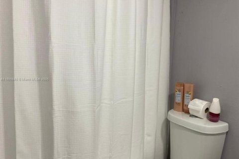 Copropriété à louer à Sunny Isles Beach, Floride: 33.44 m2 № 1977547 - photo 13