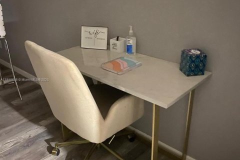 Copropriété à louer à Sunny Isles Beach, Floride: 33.44 m2 № 1977547 - photo 10