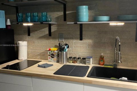 Copropriété à louer à Sunny Isles Beach, Floride: 33.44 m2 № 1977547 - photo 11