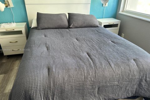 Copropriété à louer à Sunny Isles Beach, Floride: 33.44 m2 № 1977547 - photo 2