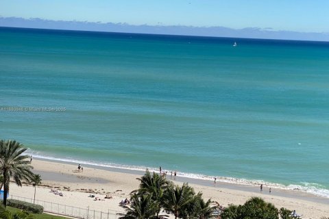 Copropriété à louer à Sunny Isles Beach, Floride: 33.44 m2 № 1977547 - photo 14