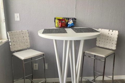 Copropriété à louer à Sunny Isles Beach, Floride: 33.44 m2 № 1977547 - photo 6