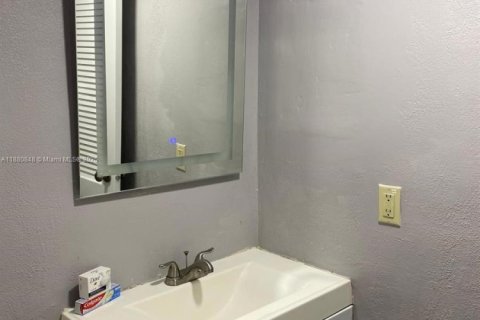 Copropriété à louer à Sunny Isles Beach, Floride: 33.44 m2 № 1977547 - photo 12