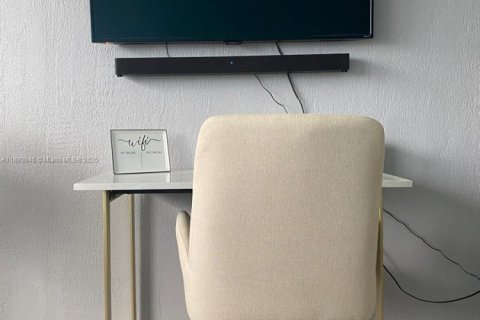 Copropriété à louer à Sunny Isles Beach, Floride: 33.44 m2 № 1977547 - photo 9