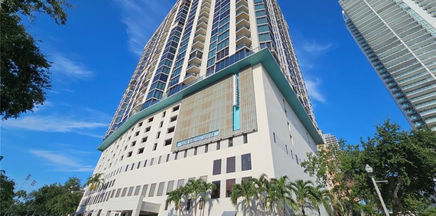 Condo in Saint Petersburg, Florida, 2 bedrooms  № 1883759