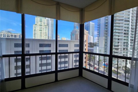 Condo in Saint Petersburg, Florida, 2 bedrooms  № 1883759 - photo 10