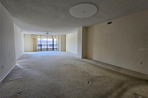 Condo in Saint Petersburg, Florida, 2 bedrooms  № 1883759 - photo 8