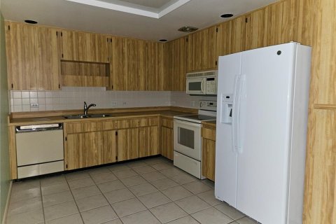 Condo in Saint Petersburg, Florida, 2 bedrooms  № 1883759 - photo 23