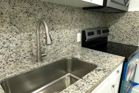 Appartement à louer à Miami, Floride: 2 chambres, 74.32 m2 № 2028485 - photo 4