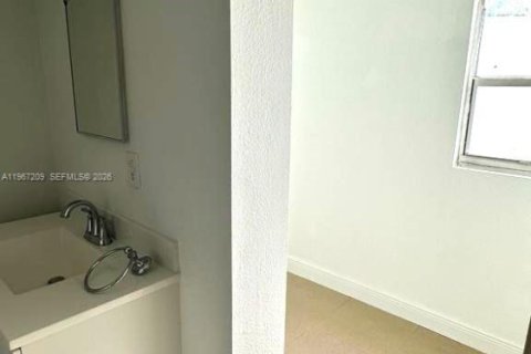 Appartement à louer à Miami, Floride: 2 chambres, 74.32 m2 № 2028485 - photo 9