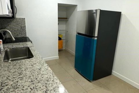 Appartement à louer à Miami, Floride: 2 chambres, 74.32 m2 № 2028485 - photo 6