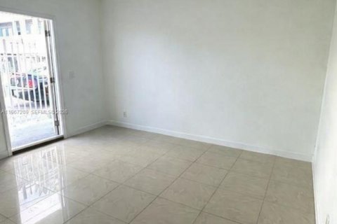 Appartement à louer à Miami, Floride: 2 chambres, 74.32 m2 № 2028485 - photo 2