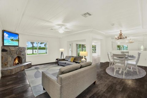 House in Ruskin, Florida 2 bedrooms, 180.23 sq.m. № 1826586 - photo 9
