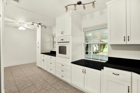 House in Ruskin, Florida 2 bedrooms, 180.23 sq.m. № 1826586 - photo 23