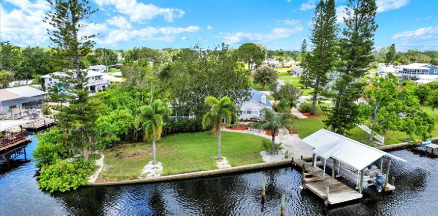 House in Ruskin, Florida 2 bedrooms, 180.23 sq.m. № 1826586