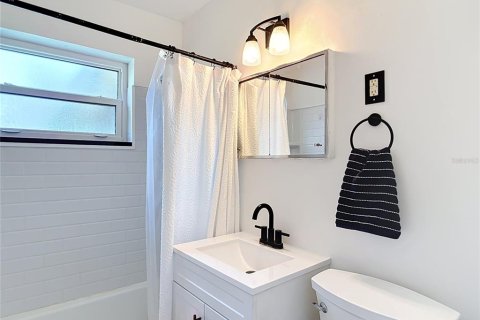 House in Port Charlotte, Florida 2 bedrooms, 75.44 sq.m. № 2120327 - photo 15