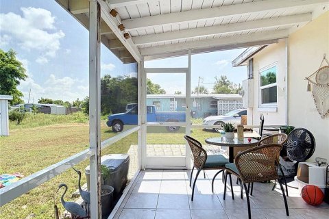 House in Port Charlotte, Florida 2 bedrooms, 75.44 sq.m. № 2120327 - photo 17