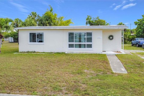 Villa ou maison à Port Charlotte, Floride 2 chambres, 75.44 m2 № 2120327