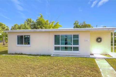 House in Port Charlotte, Florida 2 bedrooms, 75.44 sq.m. № 2120327 - photo 2