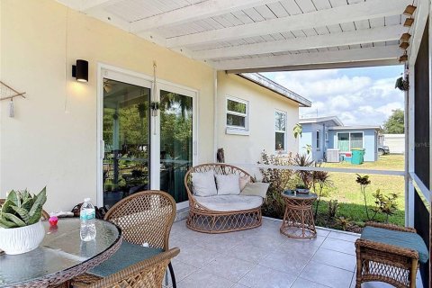 House in Port Charlotte, Florida 2 bedrooms, 75.44 sq.m. № 2120327 - photo 18