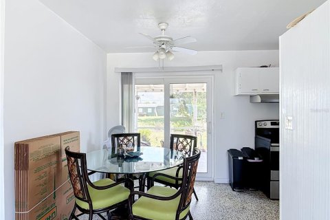 House in Port Charlotte, Florida 2 bedrooms, 75.44 sq.m. № 2120327 - photo 7