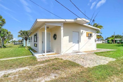 House in Port Charlotte, Florida 2 bedrooms, 75.44 sq.m. № 2120327 - photo 4