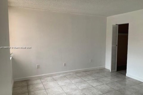 Copropriété à louer à Miami, Floride: 2 chambres, 86.4 m2 № 1946500 - photo 15