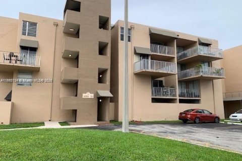Copropriété à louer à Miami, Floride: 2 chambres, 86.4 m2 № 1946500 - photo 23