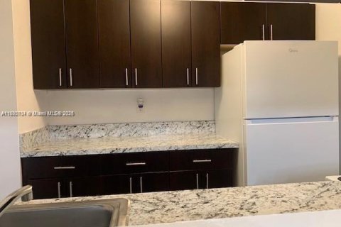 Copropriété à louer à Miami, Floride: 2 chambres, 86.4 m2 № 1946500 - photo 1