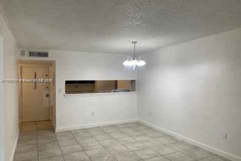 Copropriété à louer à Miami, Floride: 2 chambres, 86.4 m2 № 1946500 - photo 10
