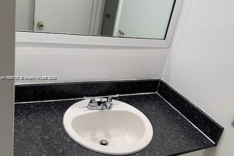 Copropriété à louer à Miami, Floride: 2 chambres, 86.4 m2 № 1946500 - photo 13