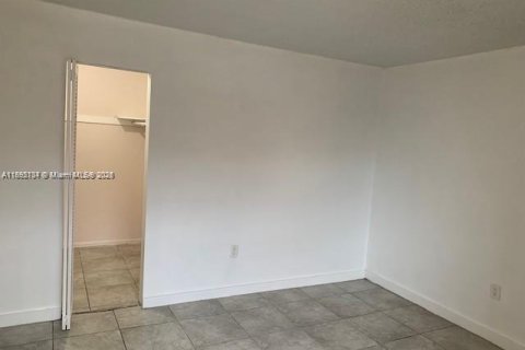 Copropriété à louer à Miami, Floride: 2 chambres, 86.4 m2 № 1946500 - photo 17
