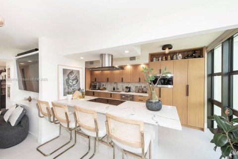 Condo in Key Biscayne, Florida, 2 bedrooms  № 1947231 - photo 8