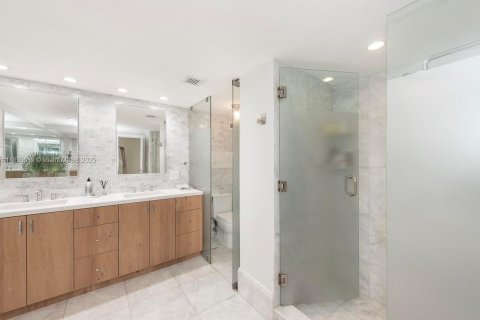 Condo in Key Biscayne, Florida, 2 bedrooms  № 1947231 - photo 15