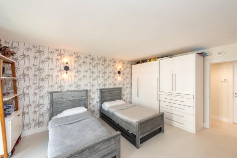 Condo in Key Biscayne, Florida, 2 bedrooms  № 1947231 - photo 12