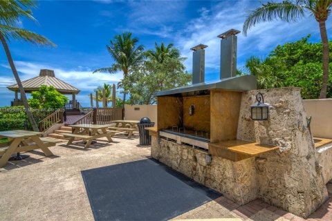 Condo in Key Biscayne, Florida, 2 bedrooms  № 1947231 - photo 19