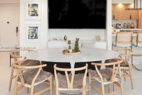 Condo in Key Biscayne, Florida, 2 bedrooms  № 1947231 - photo 7